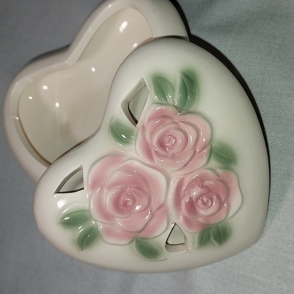 Vintage Heart Shape Trinket Boxes Ceramic With Floral Design - Picture 8 of 10